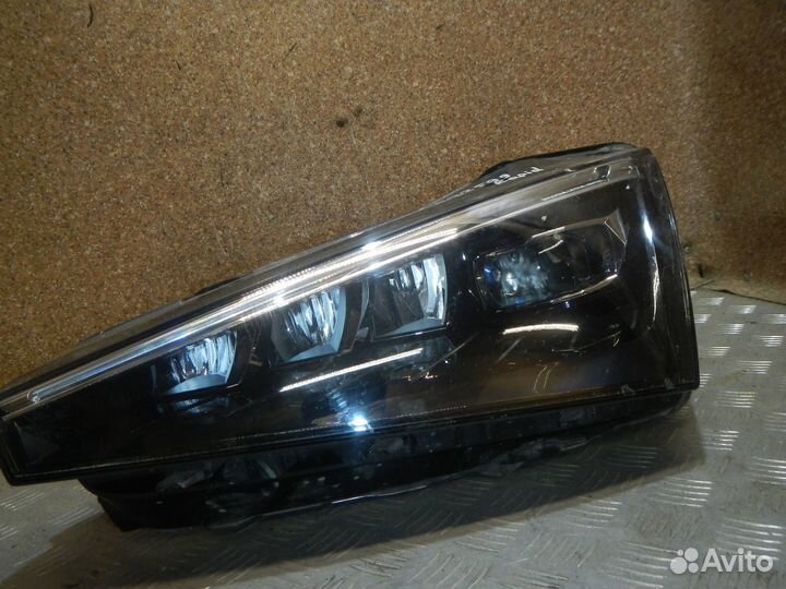 Фара левая Skoda Rapid