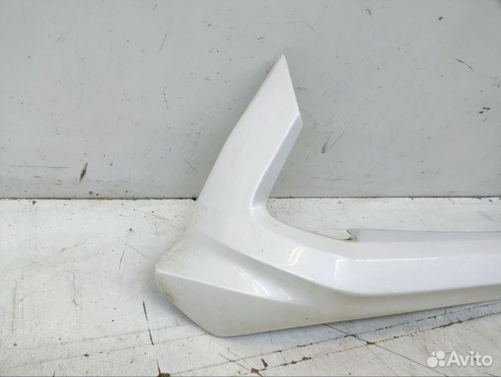 Молдинг решетки радиатора передний Lexus Lx 3