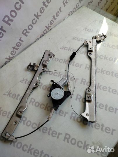 Стеклоподъемник передний правый Nissan Fuga 2006