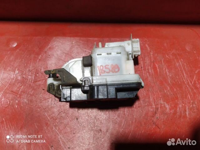 Замок двери передний правый Volkswagen Vento