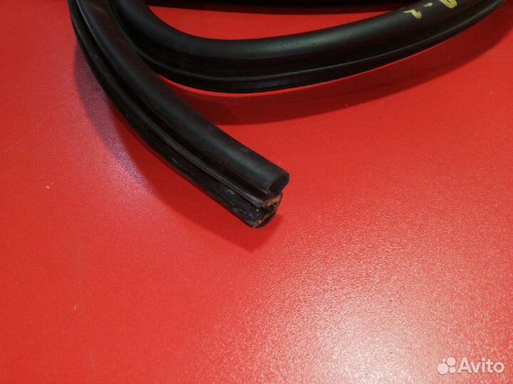 Кузовной уплотнитель задний Land Rover Range Rover