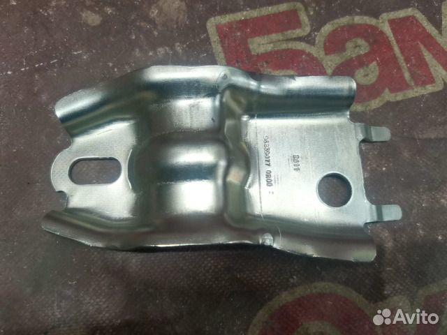 Кронштейн левый Citroen C4