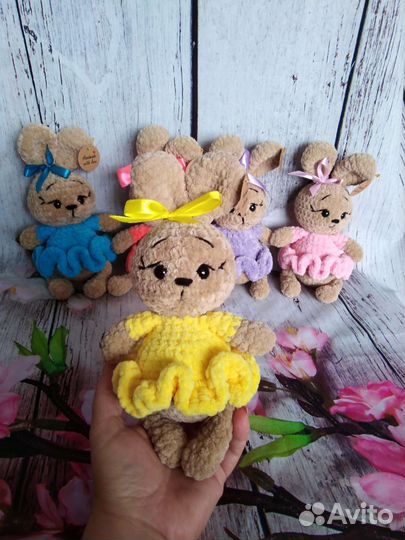 Зайка в платье. Игрушка вязаная. Ручная работа