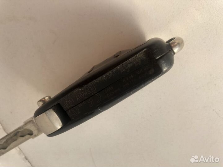 Ключ на Volkswagen Touareg 3 кнопки