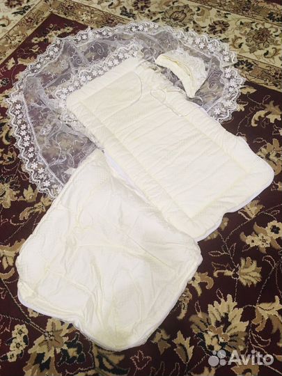 Шикарный на выписку Кружевной конверт с шапочкой