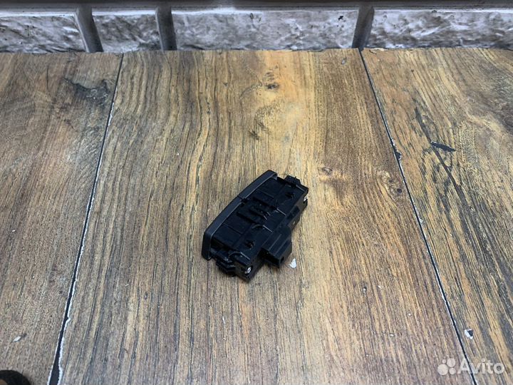 Mercedes Benz CLS W218 Кнопка центр. замка RH