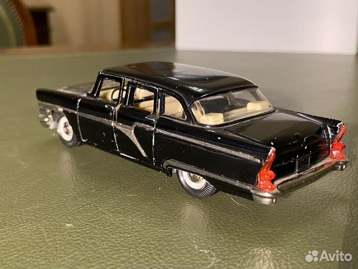 Модель автомобиля Чайка газ 13
