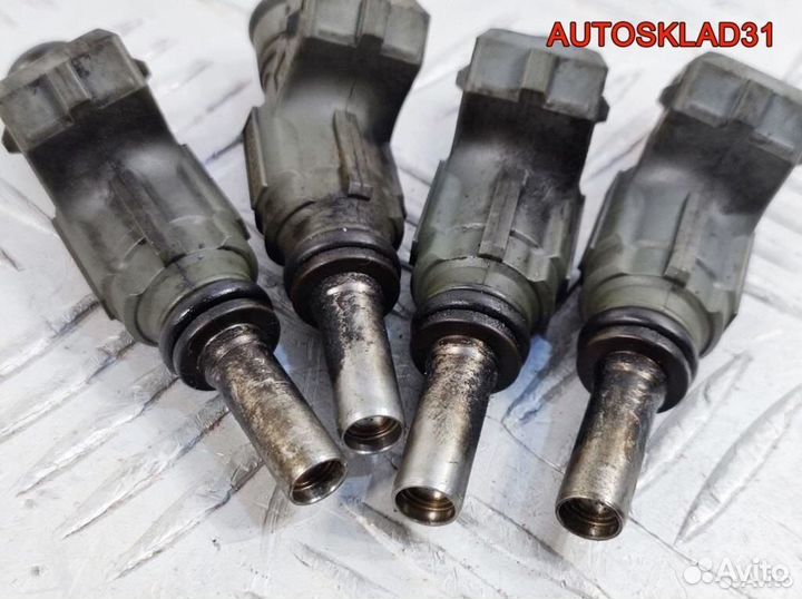 Форсунка топливная Audi A6 C5 1,8 ANB 06B133551B