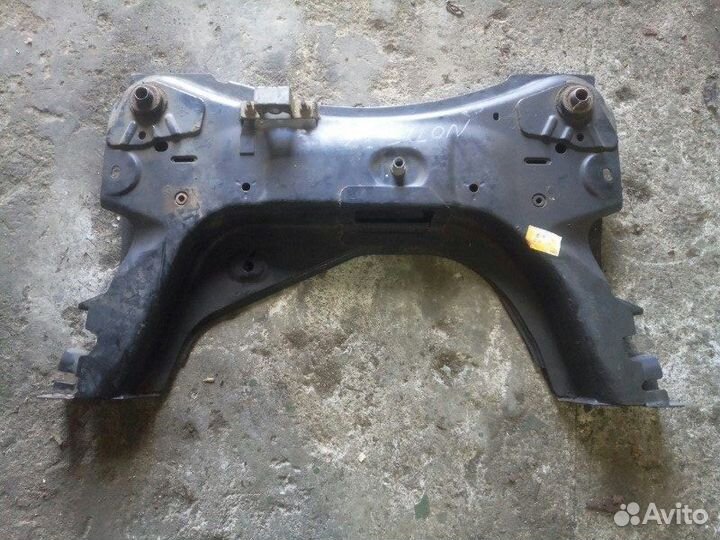 Подрамник Nissan Note E11