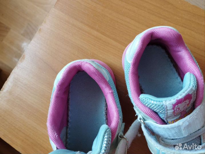 Кроссовки для девочки