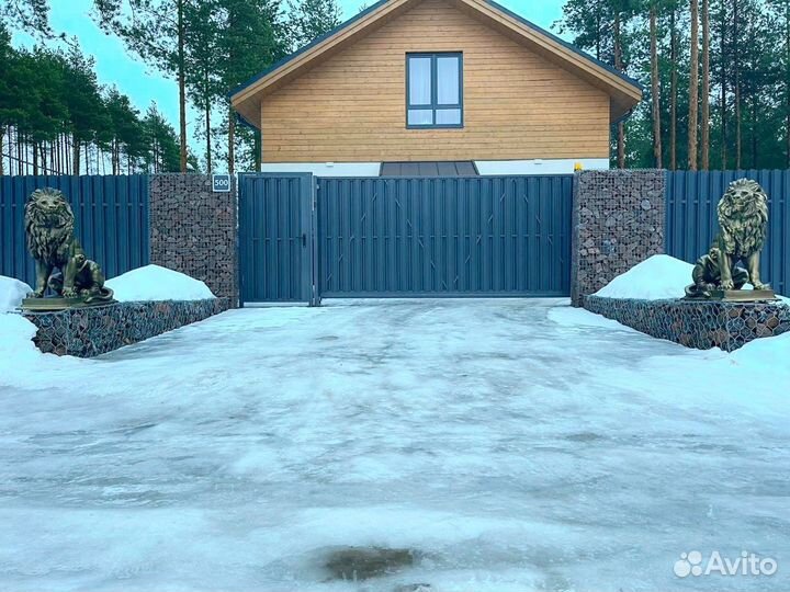 Скульптуры львов