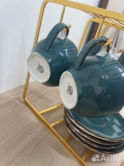 Новый набор чашек с блюдцами и подставкой