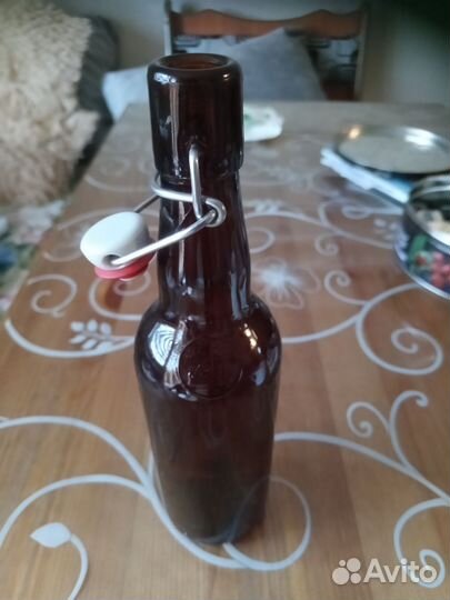 Бутылка с бугельной пробкой