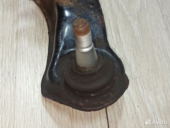 Рычаг подвески передний правый Nissan Primera P12