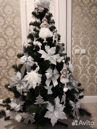 Новогодние игрушки цветы