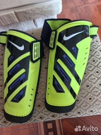 Щитки футбольные nike M