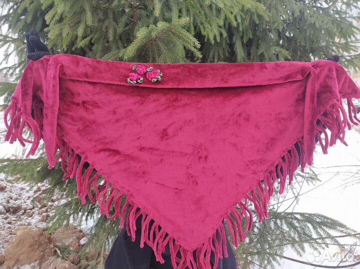 Платок из плюша на холодную погоду