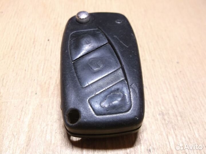 Fiat Iveco 3 button remote key TRW 210401 PCF7941