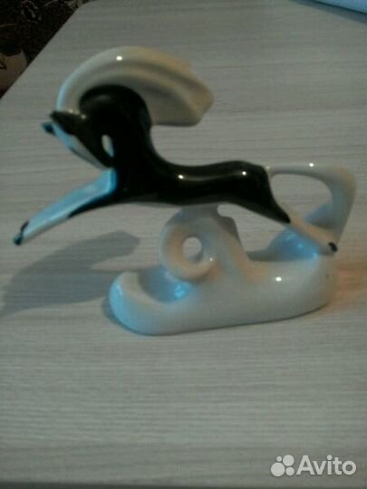 Фарфоровая статуэтка 