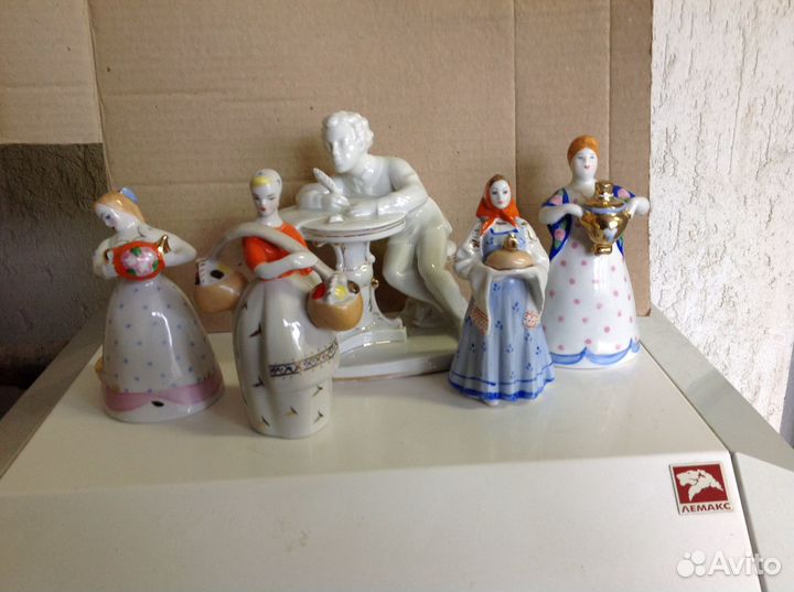Фарфоровые статуэтки