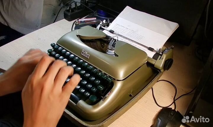 Печать текста на пишущей машинке
