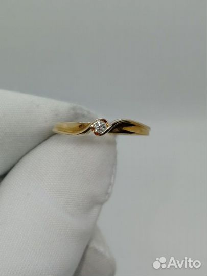 Золотое кольцо с камнем 16,5р