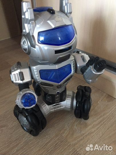 Игрушка робот