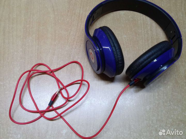 Проводные наушники