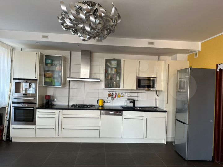 3-к. квартира, 111 м², 2/3 эт.