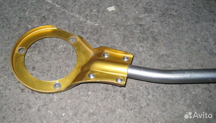 Передняя верхняя распорка STI Genome на Subaru