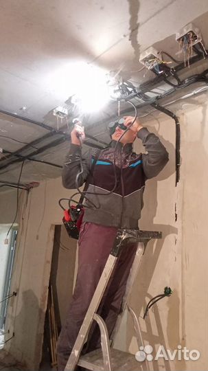 Электрик. Работаю напрямую сам. Замена проводки
