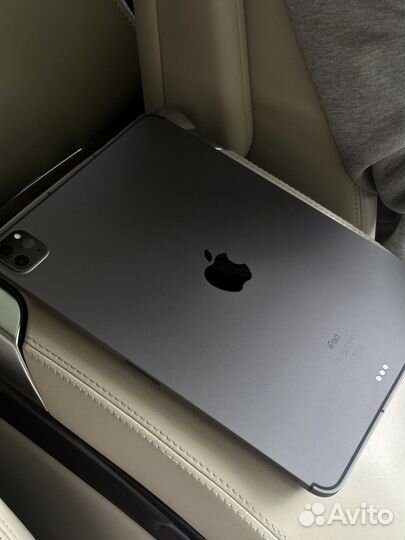 iPad pro 2022 wifi+celluar LTE