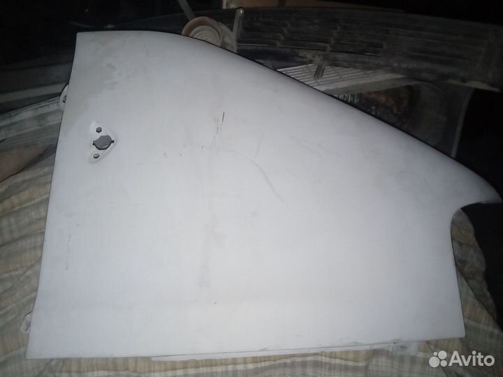 Крыло переднее правое