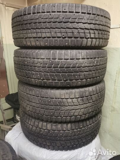 Dunlop SP Winter Ice 01 215/65 R16 102T