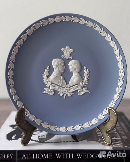 Винтаж Wedgwood jasper: панно и тарелки