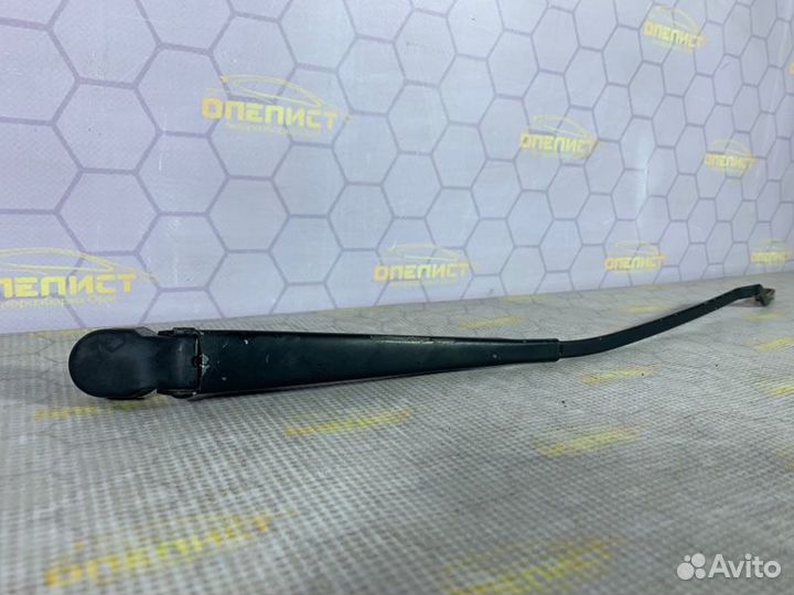 Щеткодержатель передний правый Opel Vectra A 1990