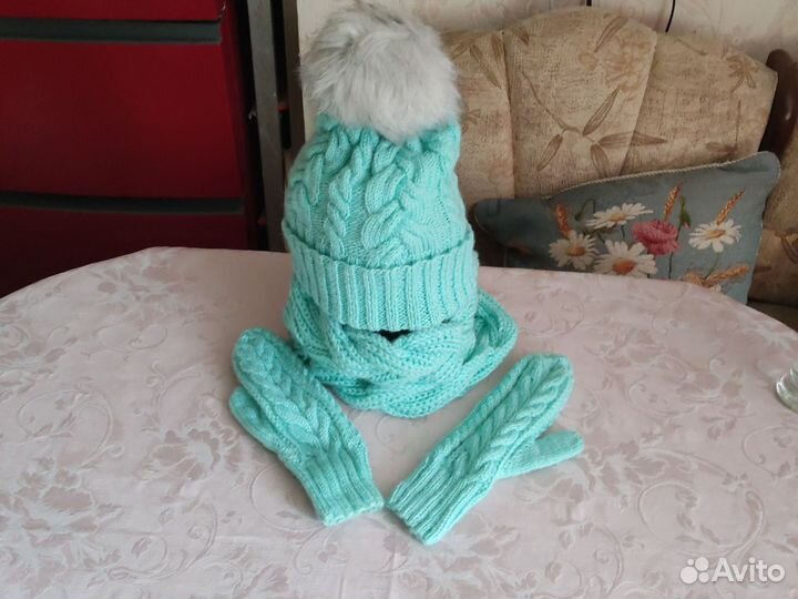 Комплект из шапки, варежек и снуда