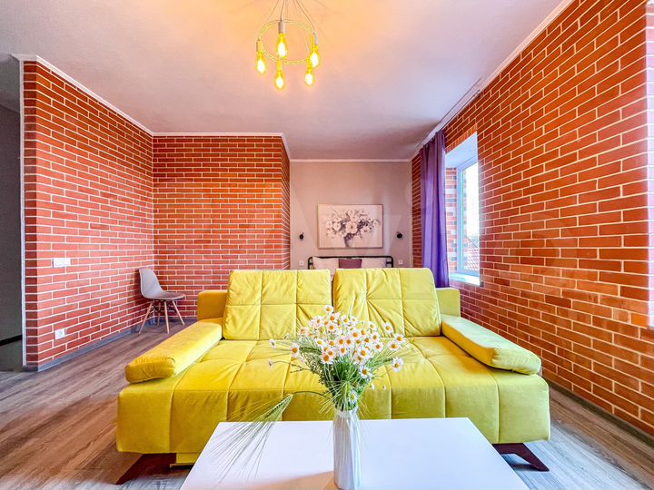 2-к. квартира, 60 м², 1/3 эт.