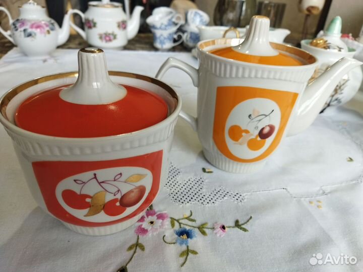 Чайник для заварки, сахарницы, молочники и соусник