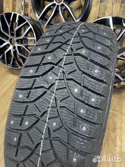 Bridgestone Blizzak Spike-02 235/40 R18 91T