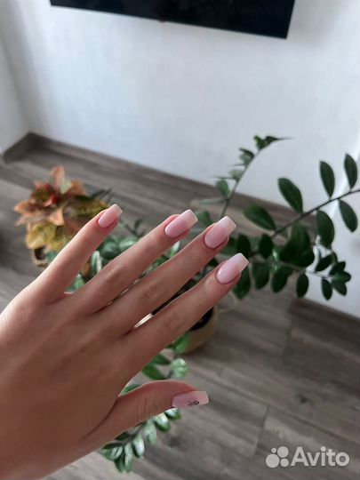 Аппаратный маникюр с покрытием гель-лак