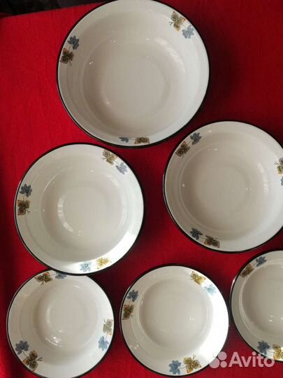 Набор советских эмалированных тарелок, 6 штук