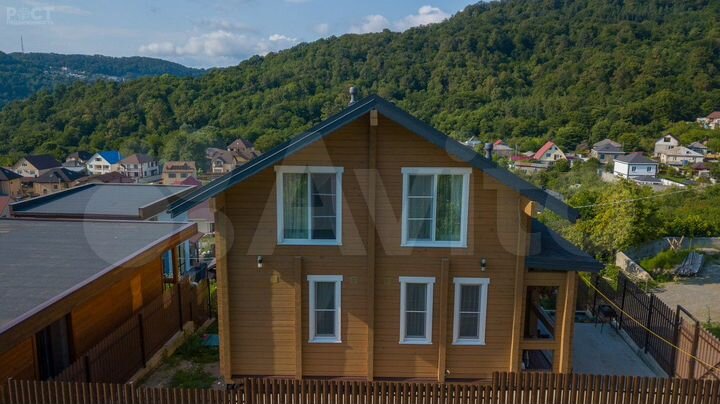 Дом 165,6 м² на участке 3 сот.