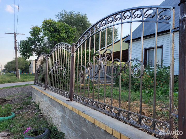 Заборы,навесы с элементами ковки