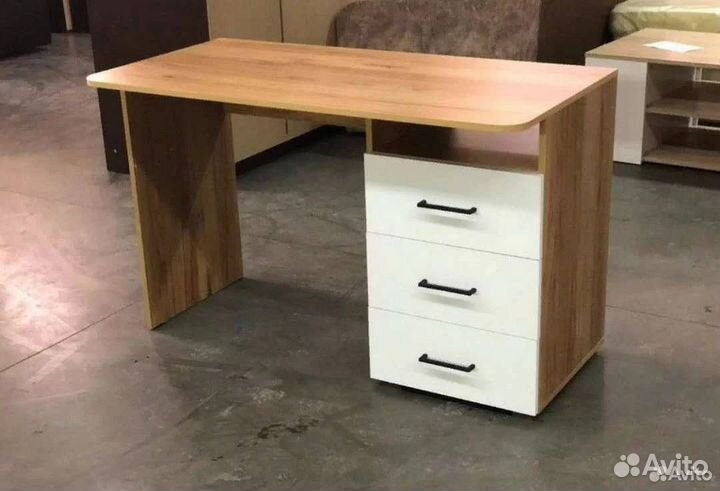 Столы письменные 120 см. 3 ящика