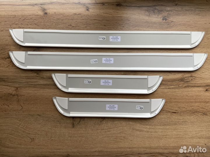 Оригинальные накладки на пороги Kia Ceed 1