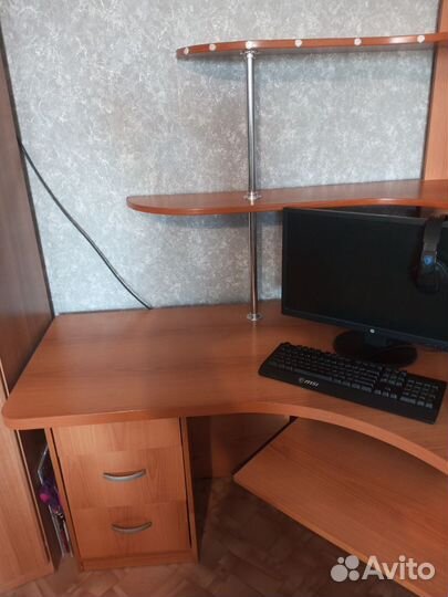 Компьютерный стол