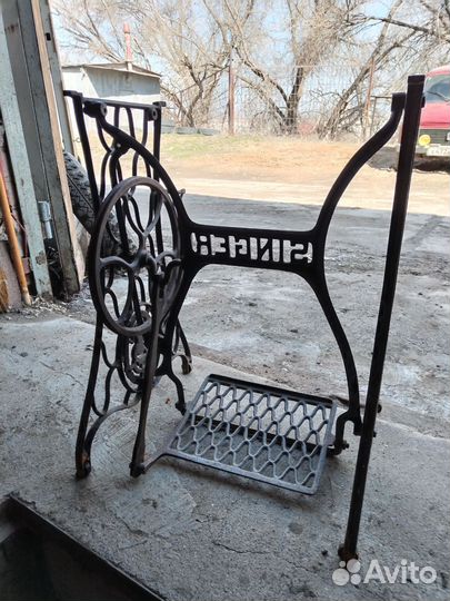 Швейная машинка singer