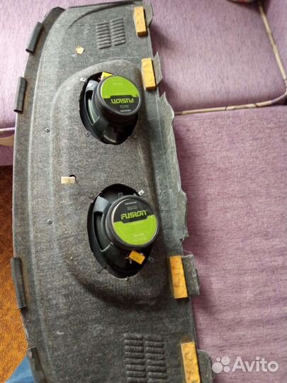 Задняя полка с колонками на приору