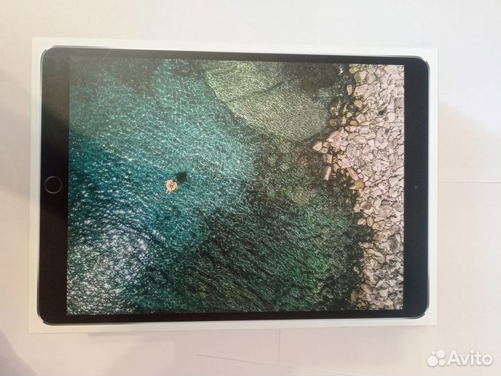 iPad pro 10.5 (64gb) с зарядкой и чехлом